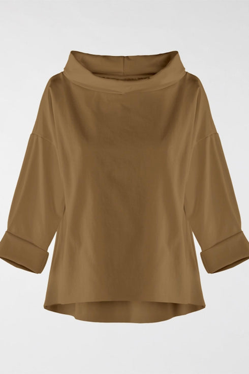 Top elegante con ampio dolcevita Inga